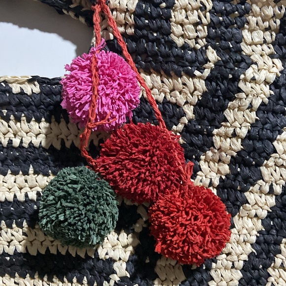 Billabong “Talk to the Palm” Paper Tote - Picture 10 of 10